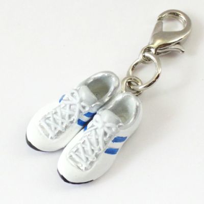 スポーツチャーム （ □ シューズ　青ライン） ミニチャーム 卒部記念品 卒団記念品