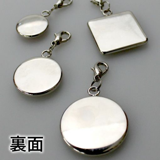 チャーム　裏面
